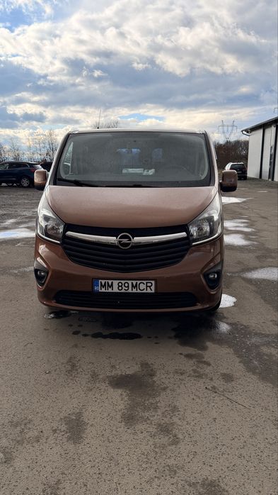 Opel Vivaro 8+1 modelul lung