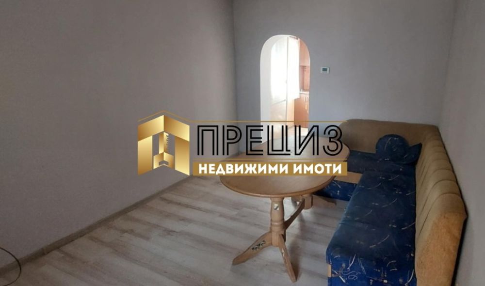 Продажба Къща гр. Шумен - Басейна 40m² и двор 80m²