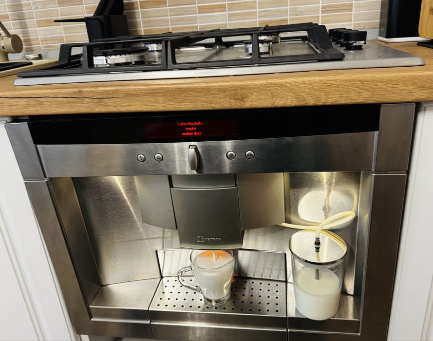 Espressor automat incastrabil NEFF C77 - Cappuccino, Latte Macchiato