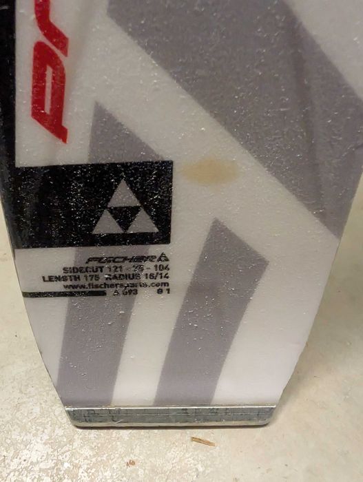 Ски и ски обувки комплект