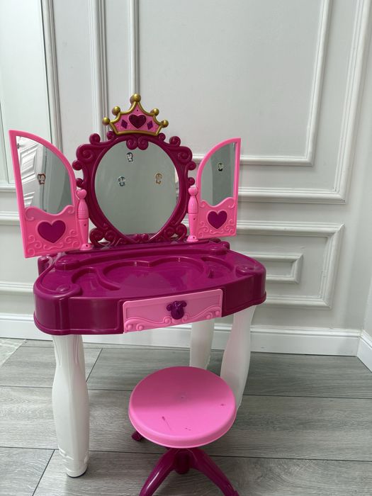 Детский, косметический столик принцессы
