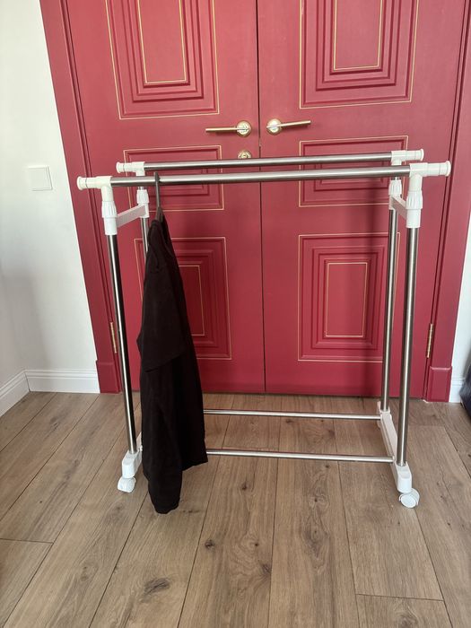 Виестительная вешалка для одежды