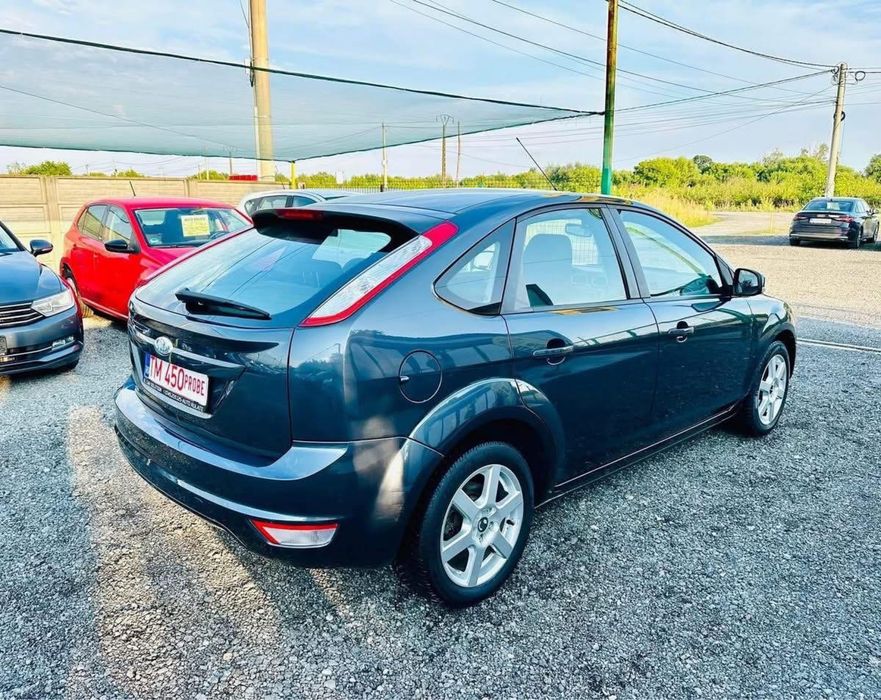 Vand Ford Focus 1.6benzina 2009