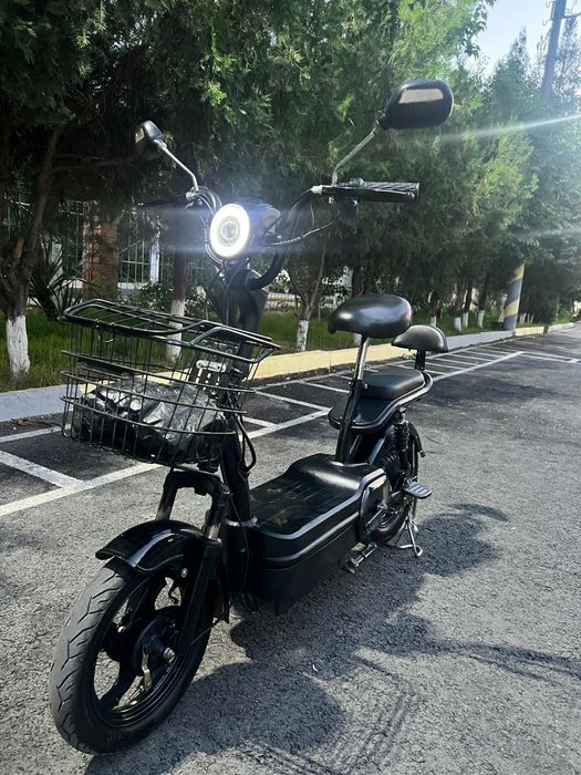 Skuter sotiladi 300$