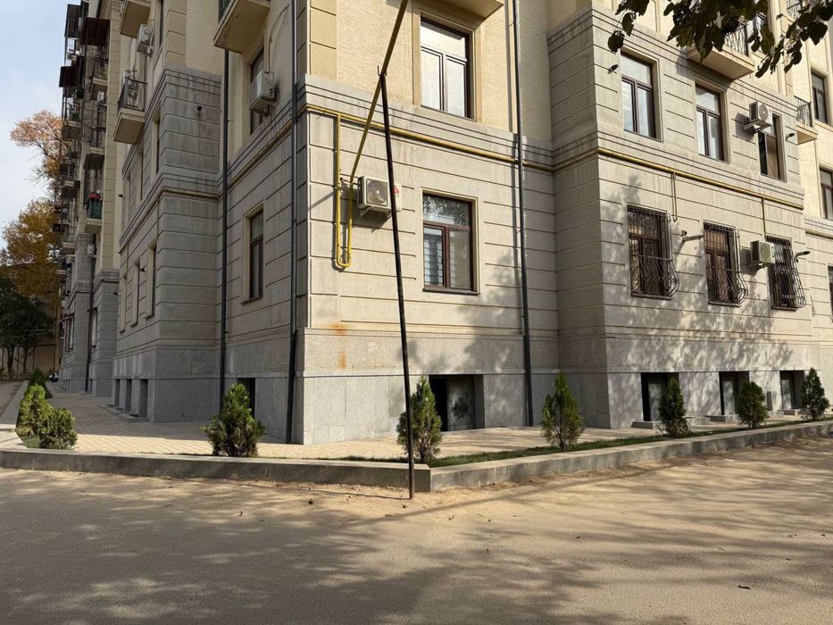 Чиланзар 10 квартл Продаётся нежилое помещение на цокольном этаже дома