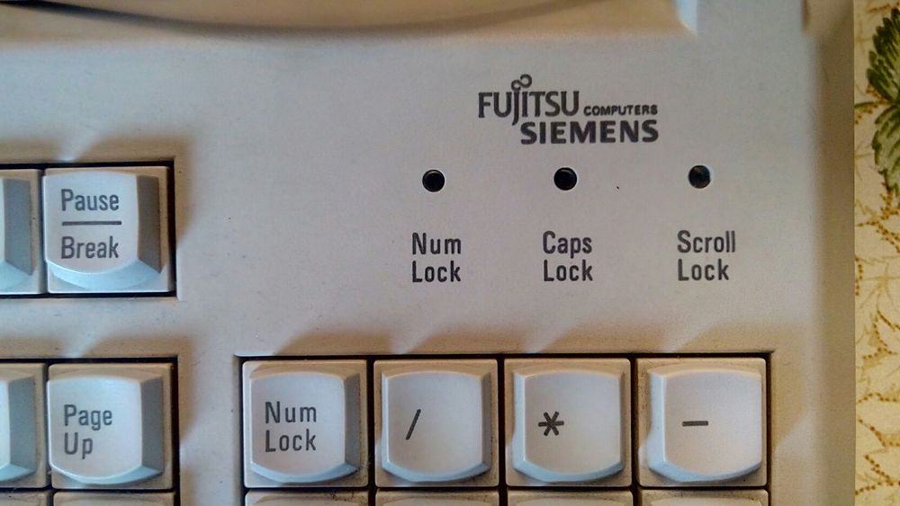 Клавиатура за компютър SIMENS и монитор SAMSUNG