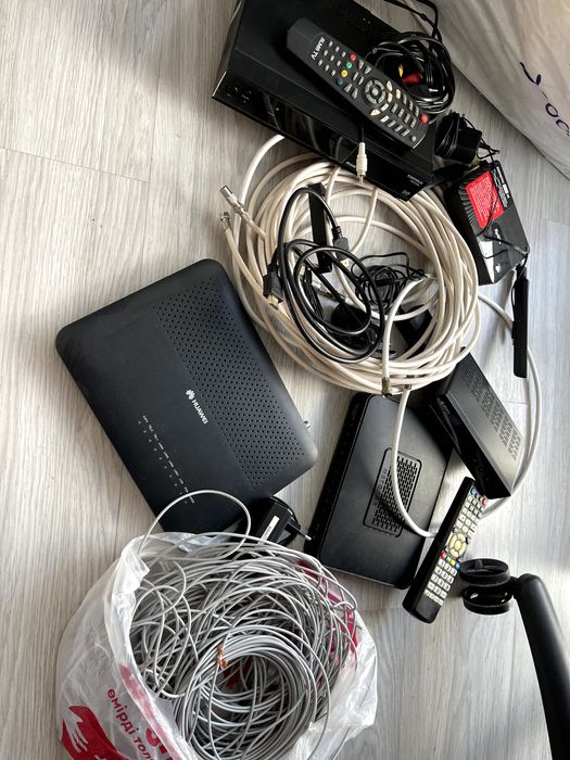 Модемы рисиверы тюнер провода и все прочее за все 10 тыс тнг