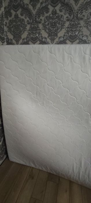 Продам матрас в хорошем состоянии.
