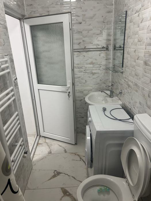 Inchiriez camera baie bucatarie