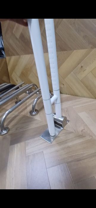 Poruchin . Vanna va hojathona uchun ushlagich.