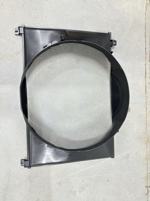 Диффузор радиатора Монтеро Спорт MR239642