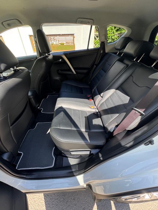 Toyota RAV4 Hybrid 2.5 (2018) | Alb Perlat | Piele