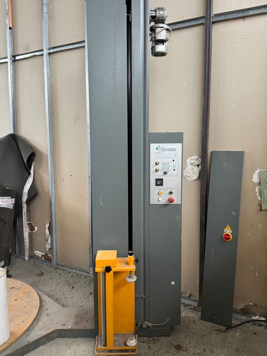 Masina infoliat paleti