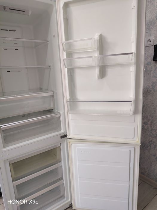 Холодильник Midea HD-400RWEN