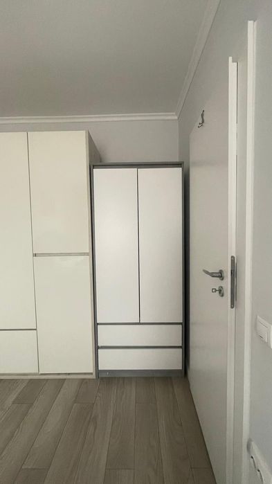 Dulapuri haine în stare foarte bună