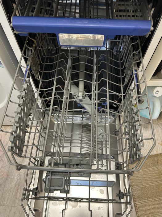 Продам посудомойку Midea DWF8-7618QW
