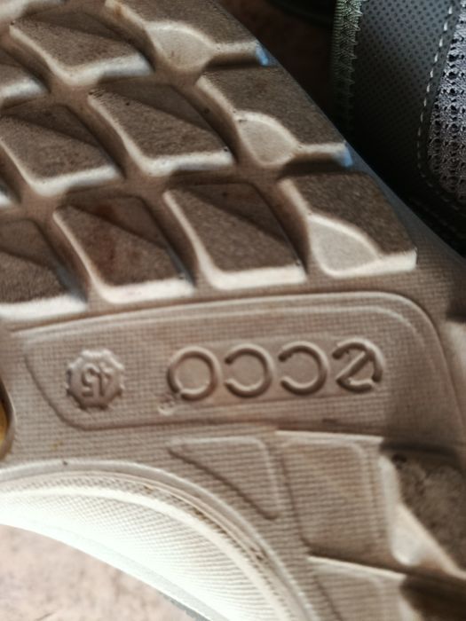 Продам кроссовки лето( сетка) ц 5000