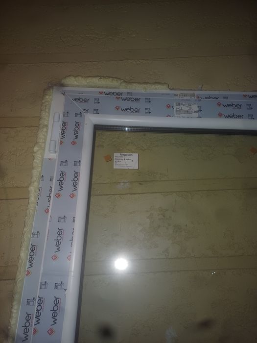 Продам пластиковую дверь