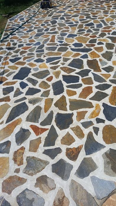 Piatra naturala nuante diferite