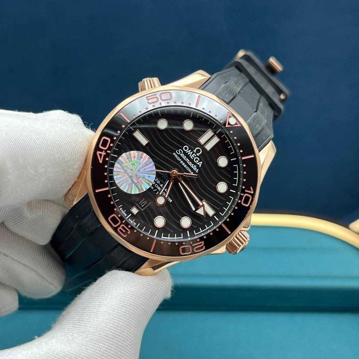 omega seamaster diver 300m черно/златисто