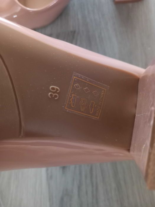 Дамски обувки на ток