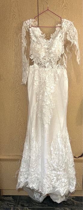 Булчинска рокля с пера , перли , пайети и камъни от дизайнерска къща