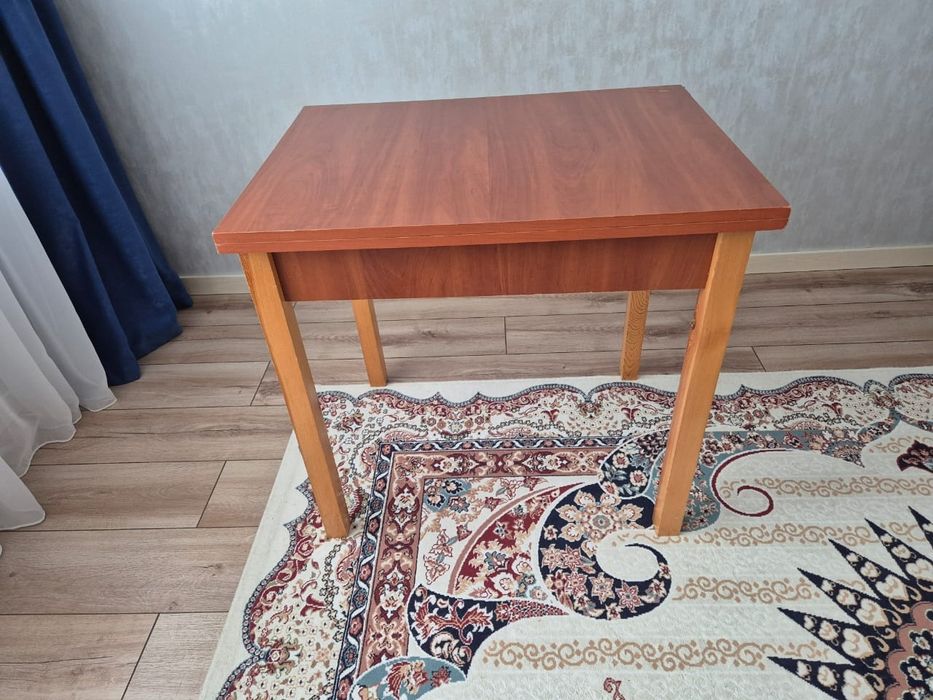 Б/у стол обеденный