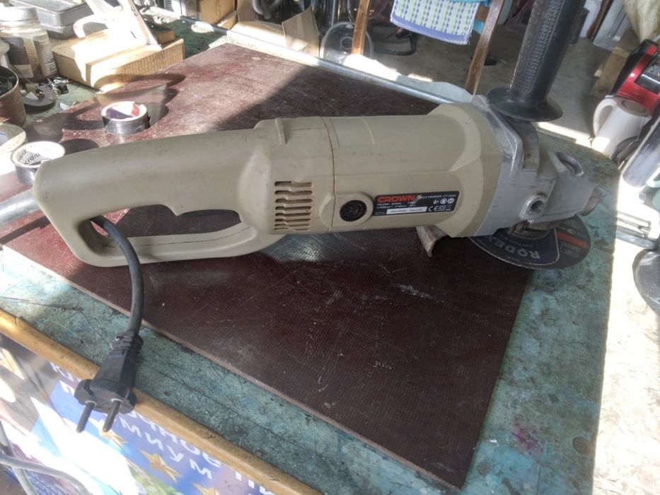 Продаю Болгарку 1300w 180мм