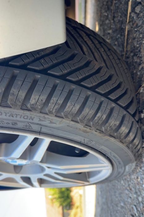 Jante BMW 5X120 R18 cu anvelope 225/45 R18 ( 2024)-Stare Excelentă, 1600 fix. All Season, M+S