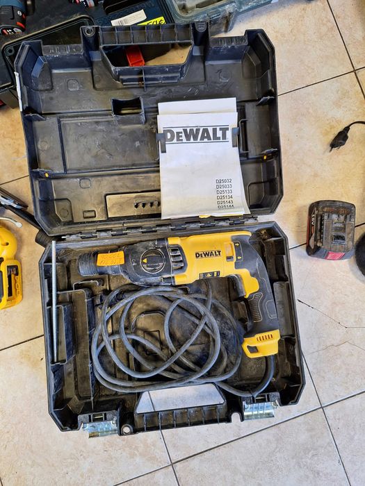 Перфоратор Dewalt D25133K