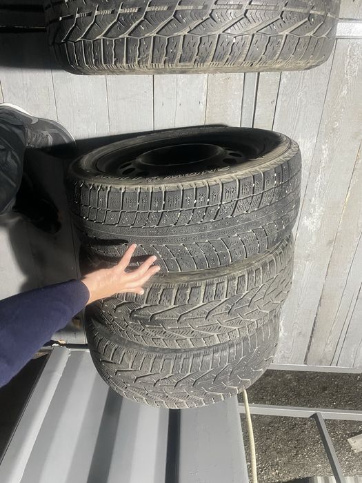 Продам шины зима (липучка)