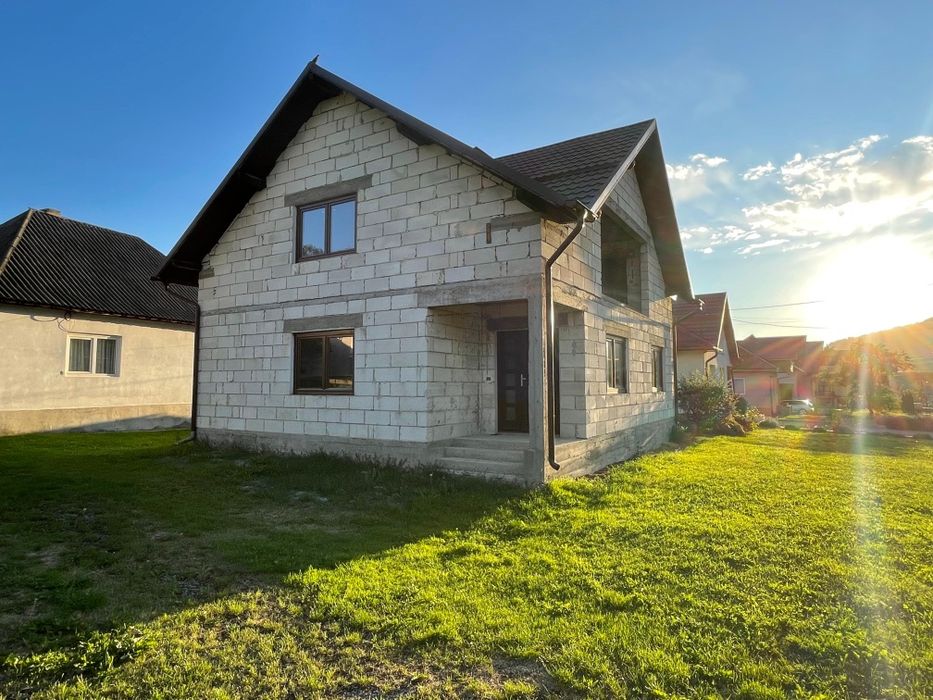Casa și teren de vânzare