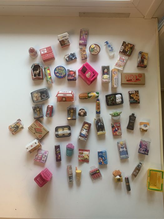 Коллекция фигурок mini brands