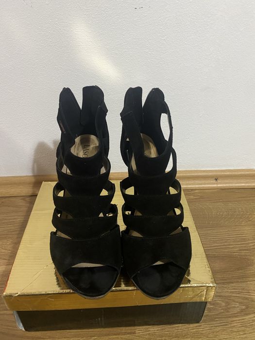 Sandale cu toc negre