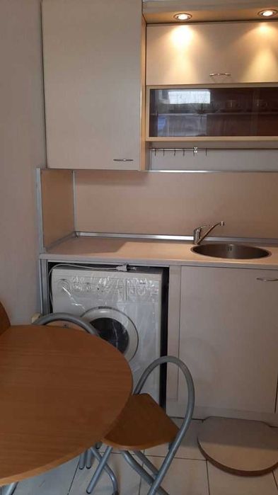 Продавам 3-стаен обзаведен апартамент в гр.Пловдив, ж.к.Младежки хълм, район Централен