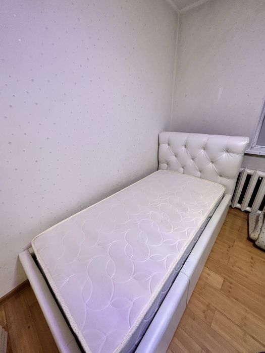 Продается односпальная  Кровать 90*200