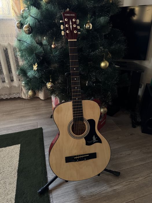 Продам гитару 20.000