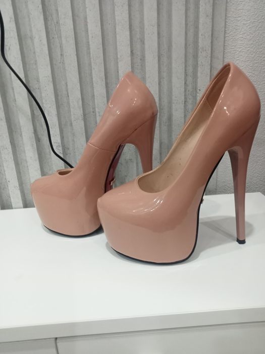 Продам туфли лабутены