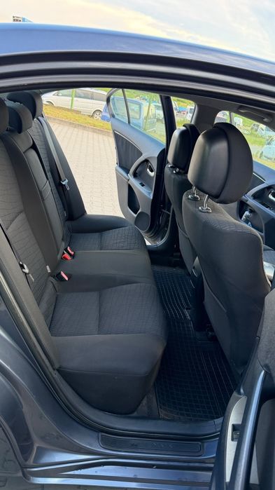 Auto Toyota Avensis