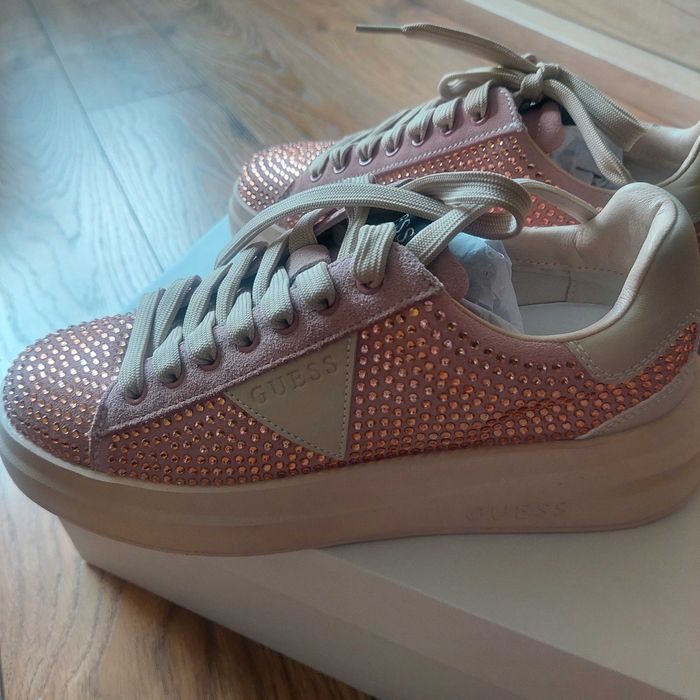 Кожени маратонки Guess Elbina