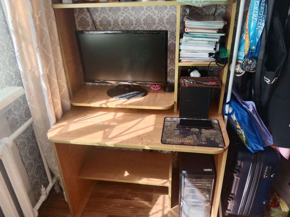 Продам компьютерный стол и компьютер