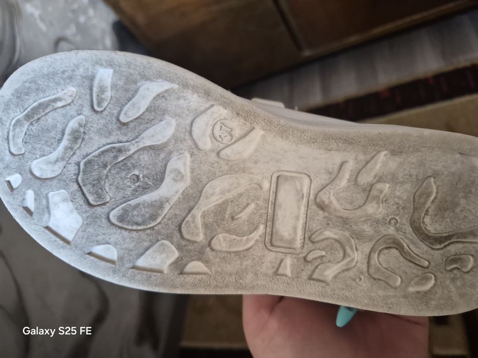 Белые красовки .