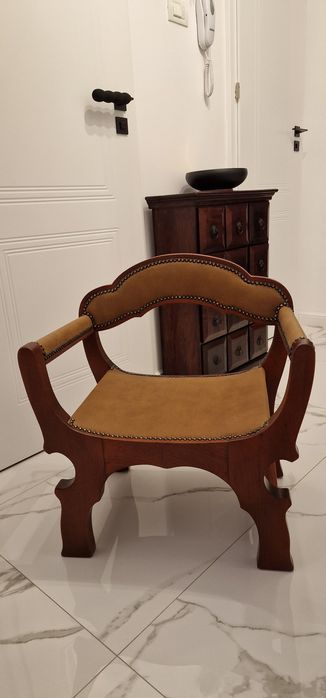 Dante scaun restaurat