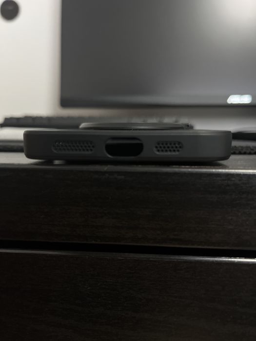 Husă telefon iPhone 16 Plus Negru cu magnet rotunjeste