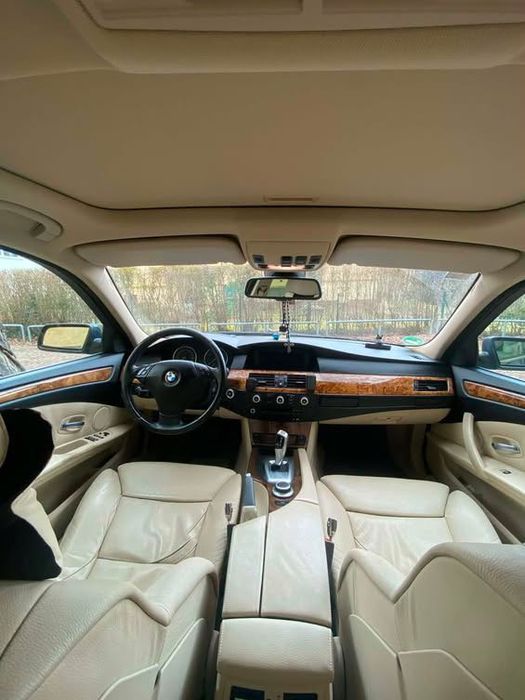 Vând BMW E60 523i an 2008 albastru