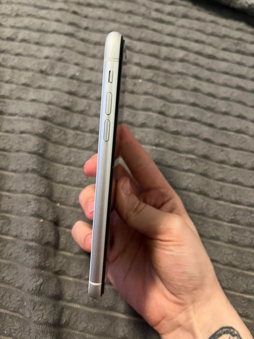 Продам Iphone xr