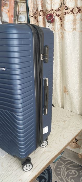 Чемодан  полипропилен  оригинал  сифатли  ,   очень прочный и ка