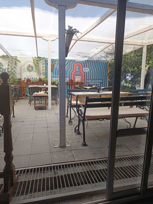 Отдава ресторант под наем