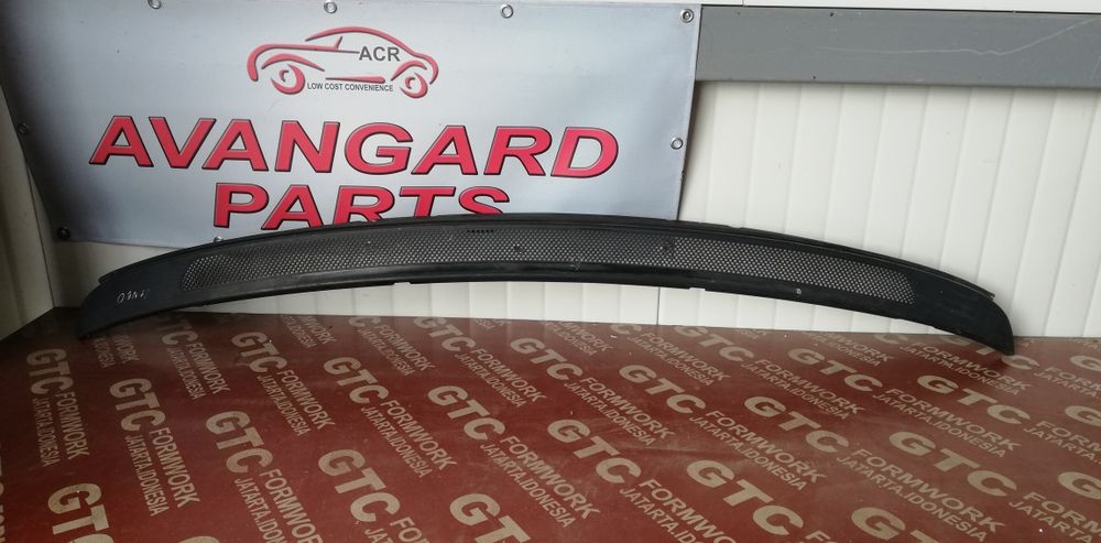 Лайстна/решетка за преден капак Mercedes Vaneo w414