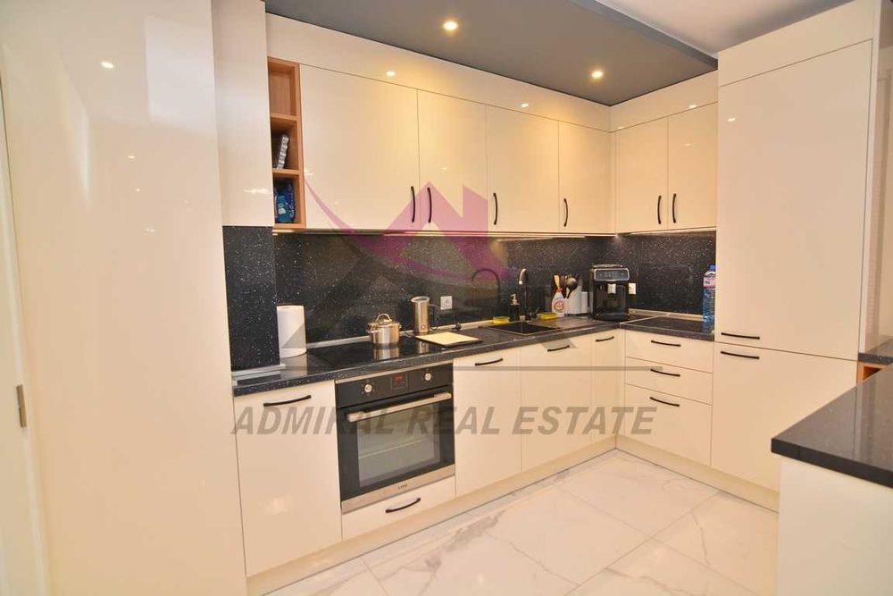 Продава се Тристаен апартамент в Варна, Изгрев - 85 кв.м за 2606 €/кв.м - Снимка #1